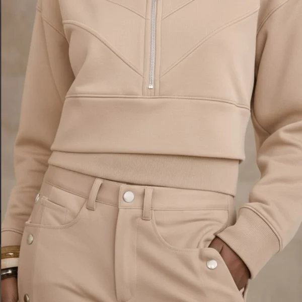 Beige Half-Zip High-Neck Cropped Sweatshirt Beige Half-Zip High-Neck Cropped Sweatshirt